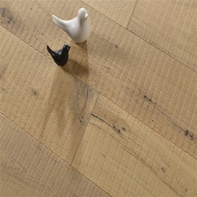 Bolehkah lantai papan kayu dipasang di garaj?